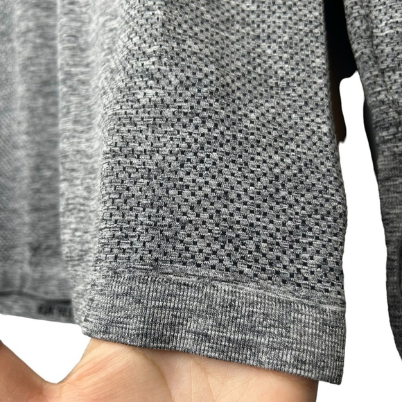 NIKE Women’s Gray DRI-FIT Knit Mesh Running Long Sleeve Active Top Size Medium - Picture 9 of 14